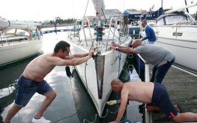 Un centenar de peregrinos por mar recalan en A Coruña en su Camino a vela