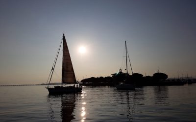 Trece embarcaciones inician en Hondarribia el Camino de Santiago por mar, que recala mañana en Raos