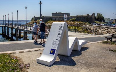 El Puerto de A Coruña ya cuenta con los mojones que recuerdan su relación con el Camino de Santiago
